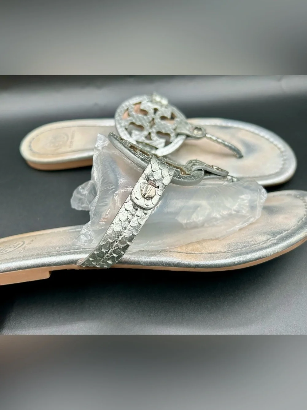TORY BURCH Miller Thong Sandals - Silver Metallic Snakeskin - Texture. Size 8